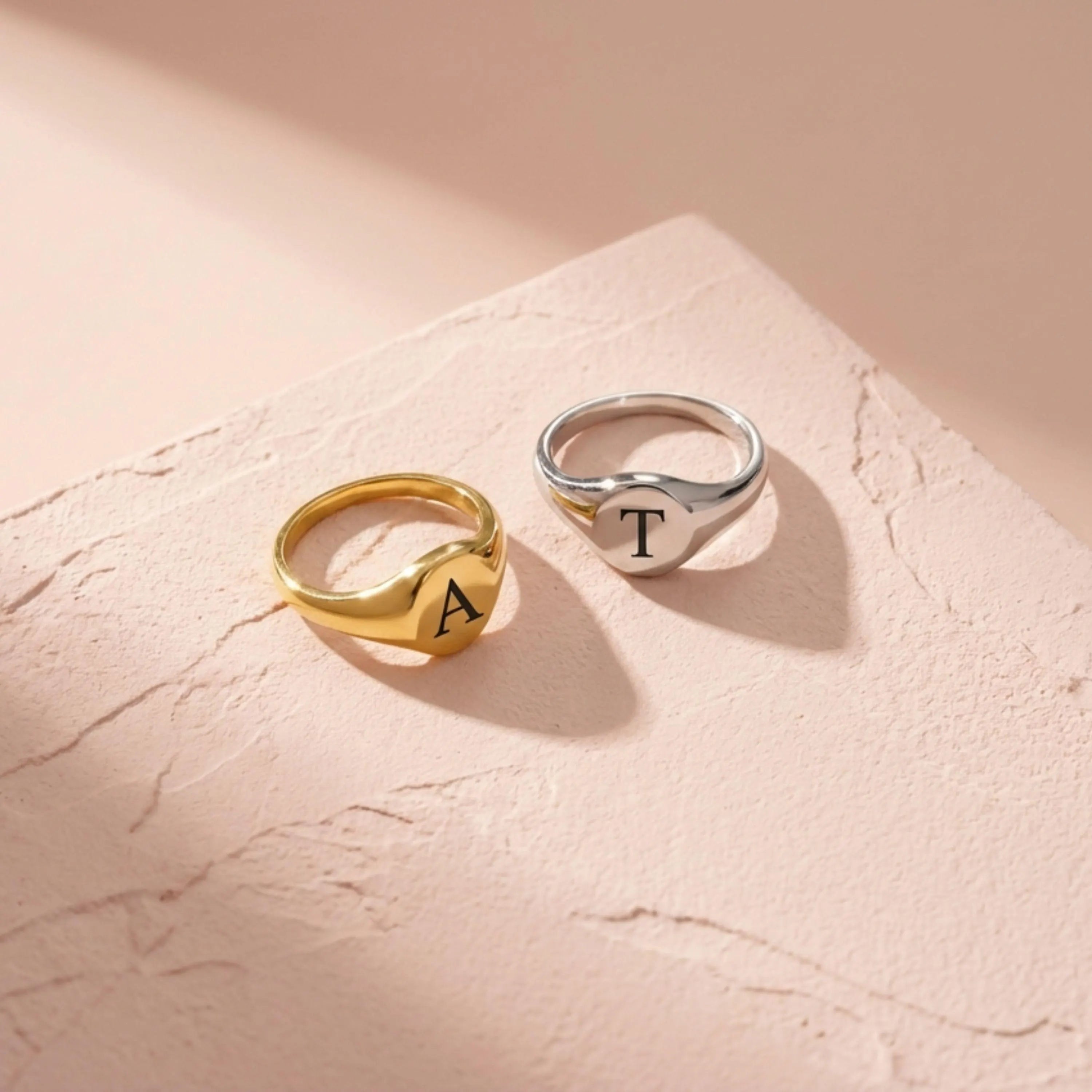 Bague ovale personnalisée — finitions dorée et argentée